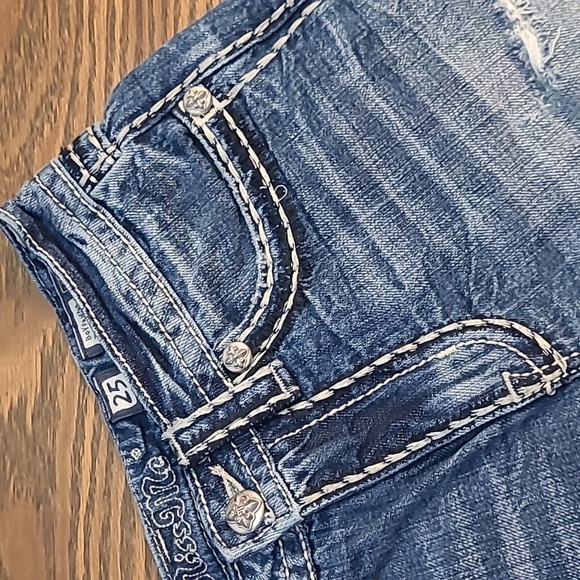 ADORABLE Miss Me Boyfriend Shorts! Cute Stitching Details ♥♥ Size 25 - Picture 3 of 8